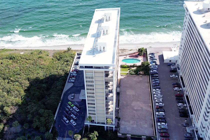 ABSOLUTELY GORGEOUS OCEANFRONT CONDO | PRESTIGIOUS CLOISTER DEL - photo 21