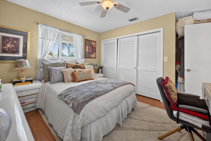 Welcome to this charming 2-bedroom, 2-bathroom condominium in - photo 21