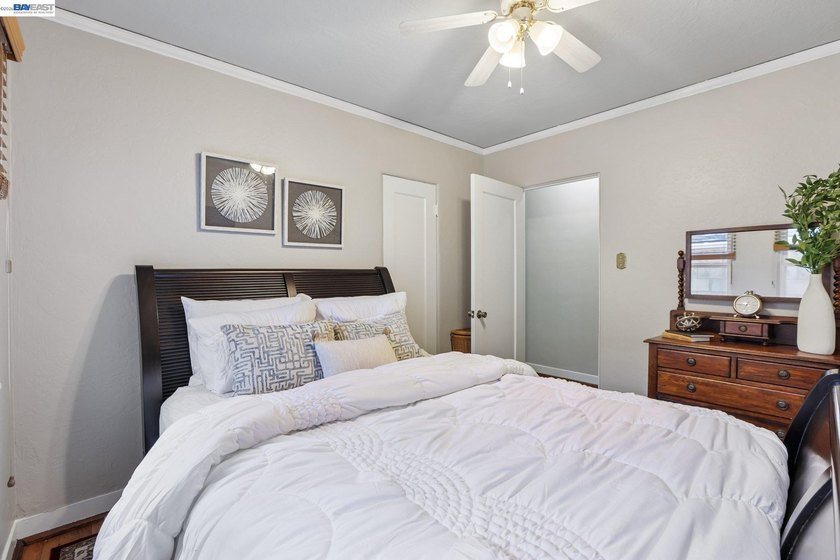 Rarely available park-front opportunity! Ideally situated - photo 23