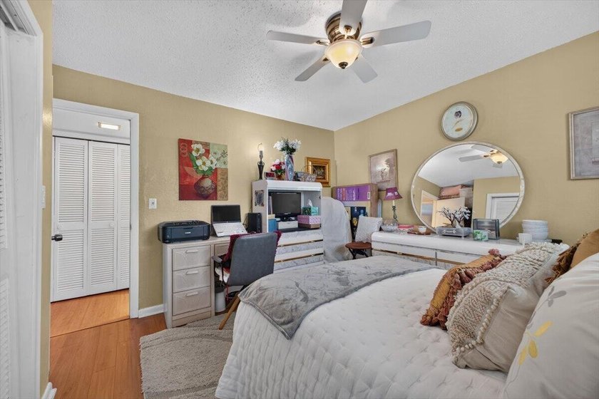 Welcome to this charming 2-bedroom, 2-bathroom condominium in - photo 23