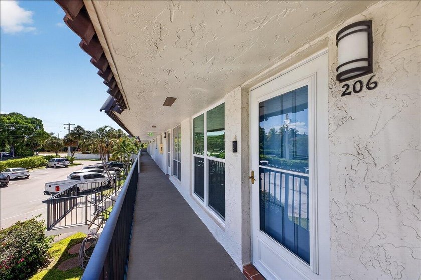 Welcome to this charming 2-bedroom, 2-bathroom condominium in - photo 27