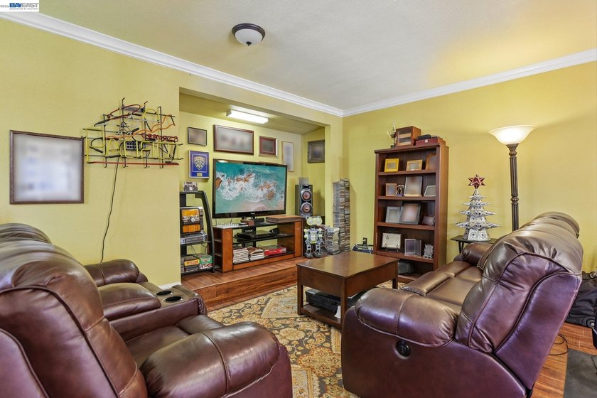 Rarely available park-front opportunity! Ideally situated - photo 36