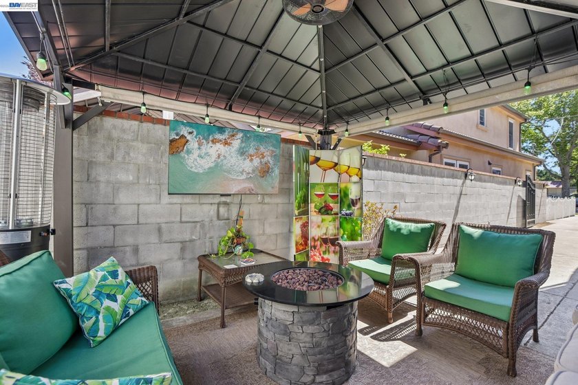 Rarely available park-front opportunity! Ideally situated - photo 44