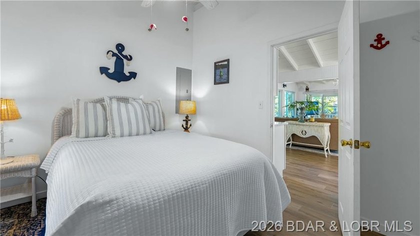 This Cape Cod cottage offers the quintessential lake escape - photo 12