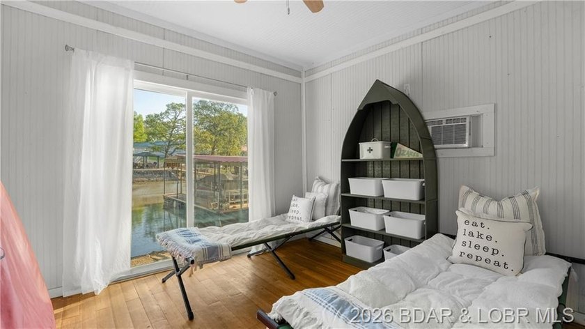 This Cape Cod cottage offers the quintessential lake escape - photo 15