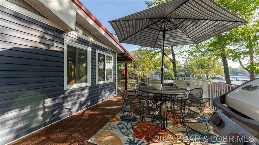 This Cape Cod cottage offers the quintessential lake escape - photo 17