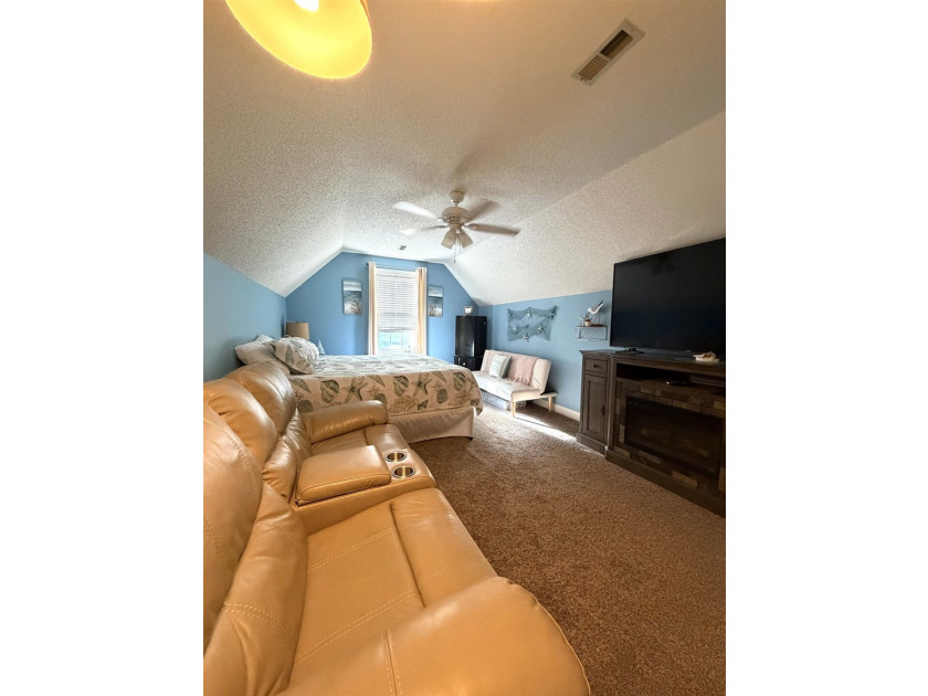 Don't miss this meticulously maintained, traditional two-story - photo 42