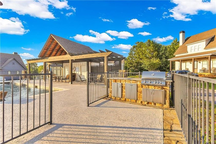 82 Hideaway Loop! | Carport + Additional Parking Spaces | 2 - photo 6
