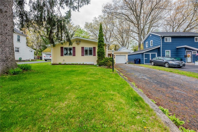 Welcome to 51 Fawn St., a thoughtfully maintained ranch tucked - photo 2