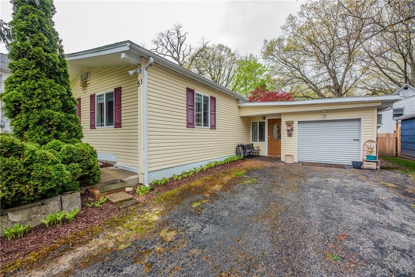 Welcome to 51 Fawn St., a thoughtfully maintained ranch tucked - photo 5