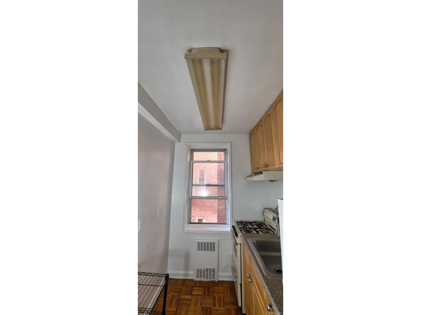 LOVELY SPACIOUS STUDIO, ELEVATOR, LAUNDRY ROOM, LIVE IN SUPER - photo 11