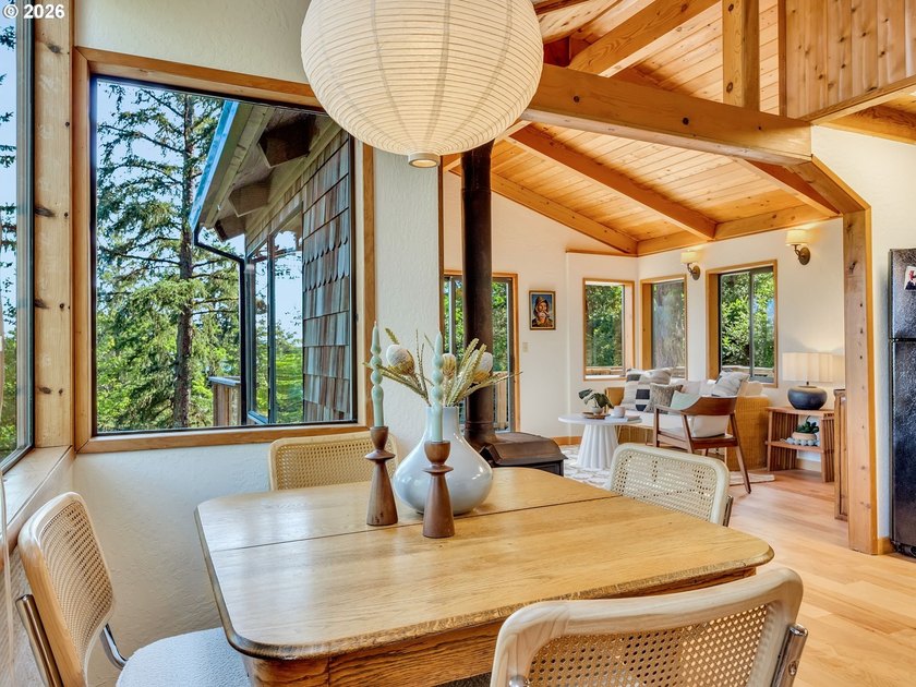 Escape to this treehouse-like retreat tucked safely high on a - photo 13