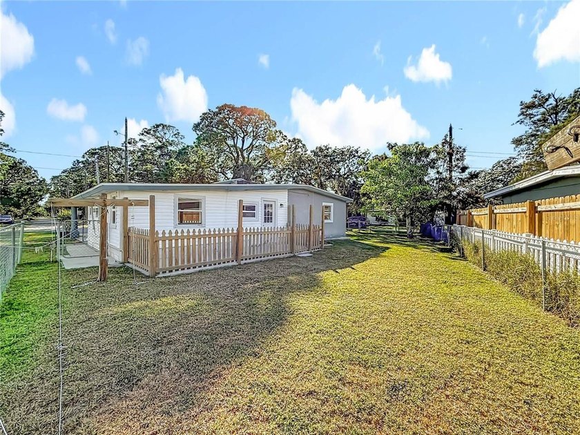 Virtually Staged. Looking for a home that blends comfort - photo 9