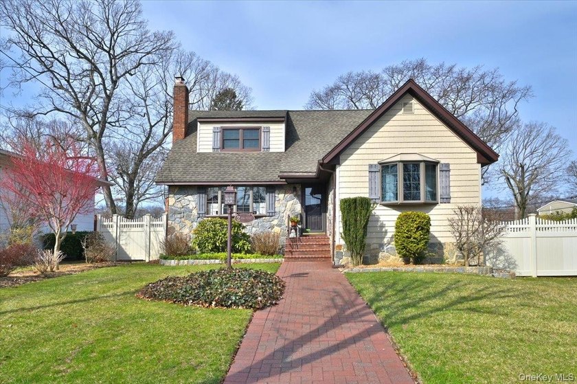 Welcome to 2 Oak Place, Massapequa - A Beautifully Expanded Cape - photo 2
