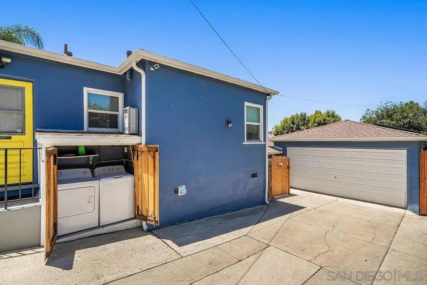 Turn-key three-unit property located in the quaint neighborhood - photo 12