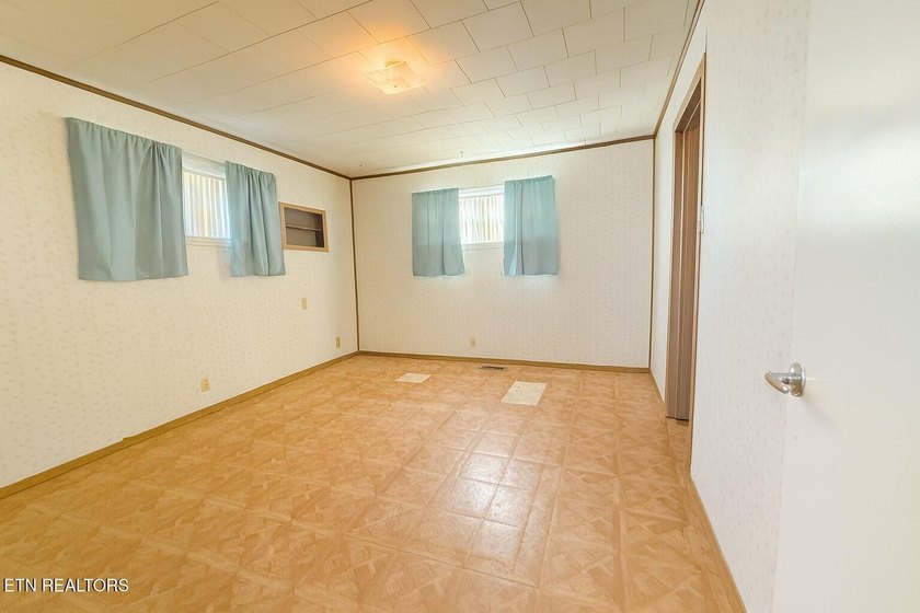 Back on market due to no fault of sellers. Buyer's financing - photo 13