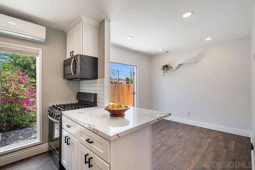 Turn-key three-unit property located in the quaint neighborhood - photo 22