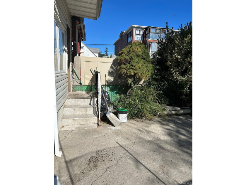 Great location one dwelling semi-detached duplex colonial house - photo 3