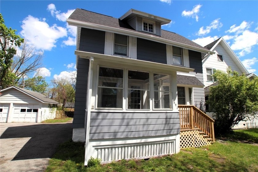 Just listed! This charming home features 3 bedrooms and 1 full - photo 2
