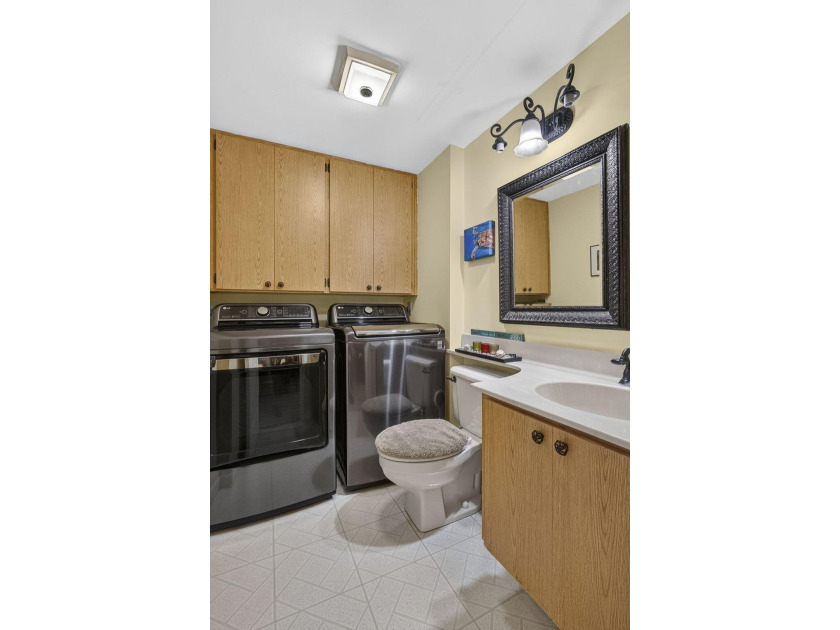 Affordable Move- In Ready Townhome in desirable Sandalwood Lakes - photo 13