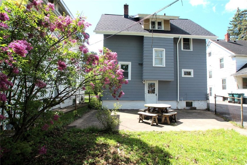 Just listed! This charming home features 3 bedrooms and 1 full - photo 5
