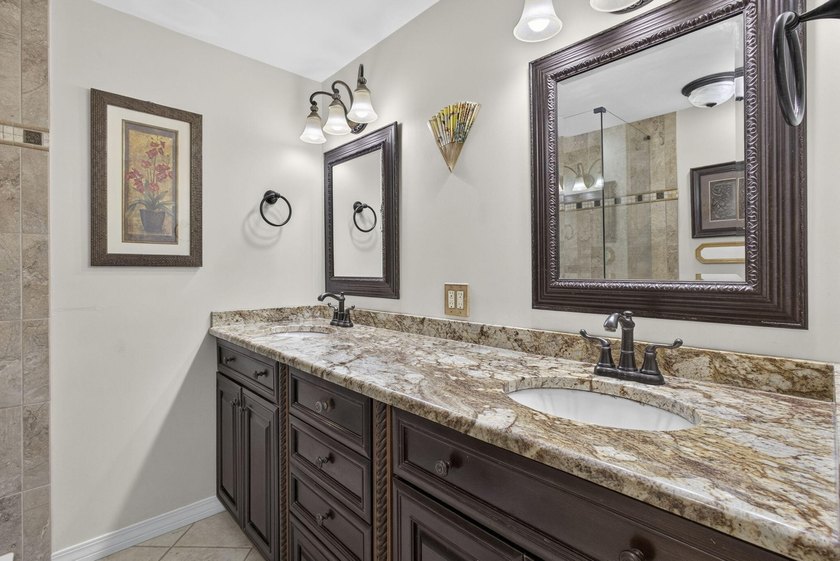 Affordable Move- In Ready Townhome in desirable Sandalwood Lakes - photo 16