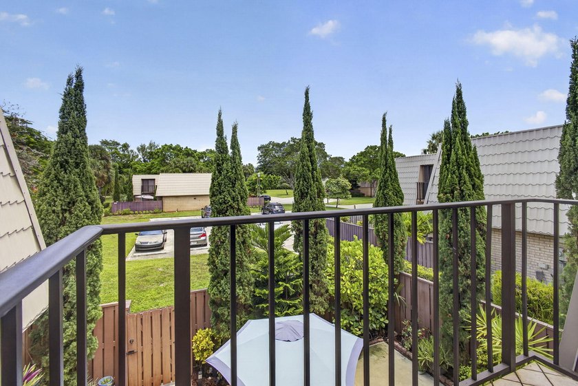 Affordable Move- In Ready Townhome in desirable Sandalwood Lakes - photo 18