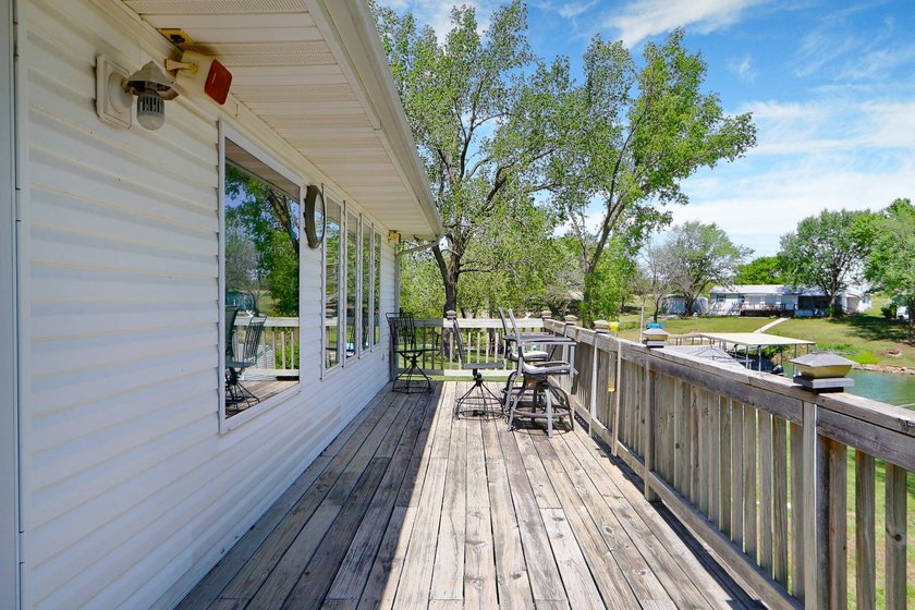A great lakeside property to make lasting memories! This - photo 25