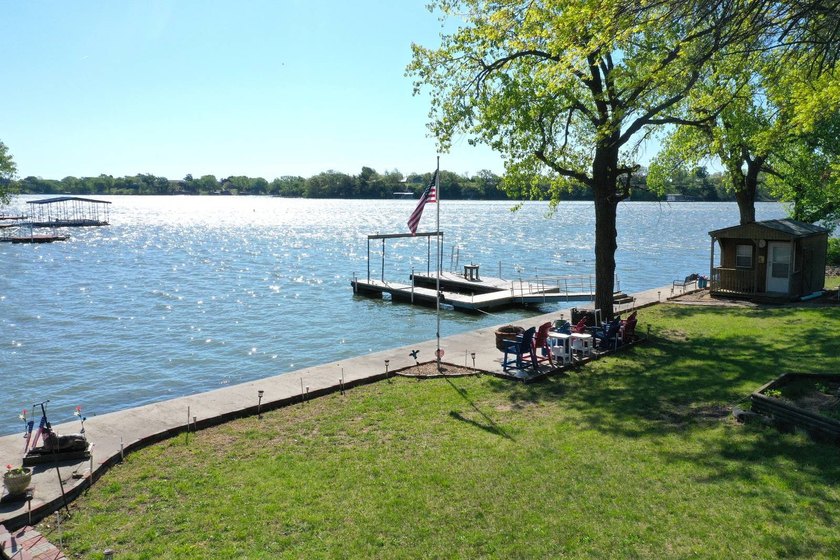 A great lakeside property to make lasting memories! This - photo 27