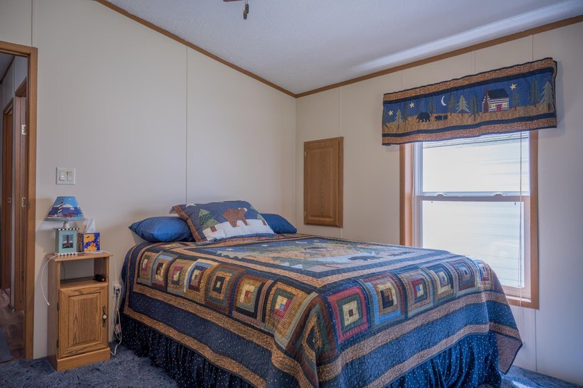 Lake living for an affordable price! This 14x80 Holly Park Home - photo 12