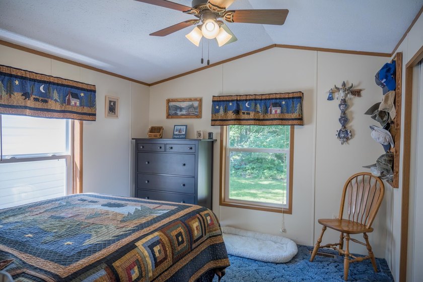 Lake living for an affordable price! This 14x80 Holly Park Home - photo 13