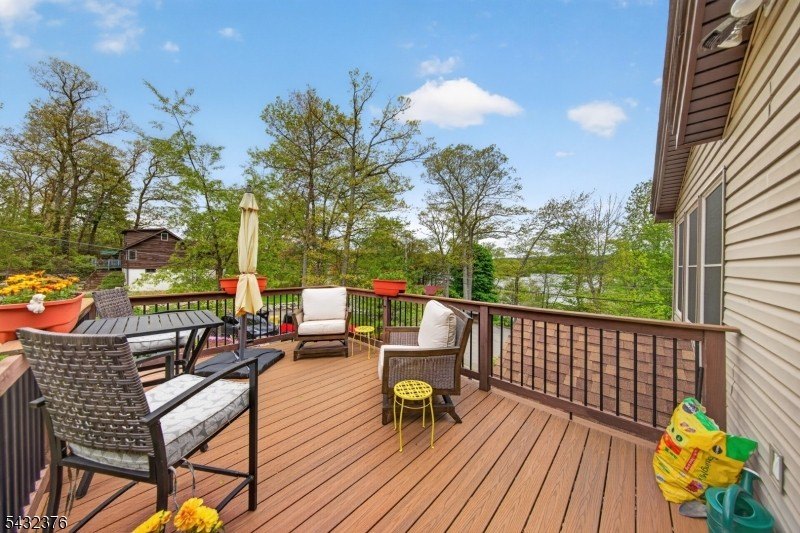 Lakeside Beauty in Highland Lakes. This beautiful lake-style - photo 14
