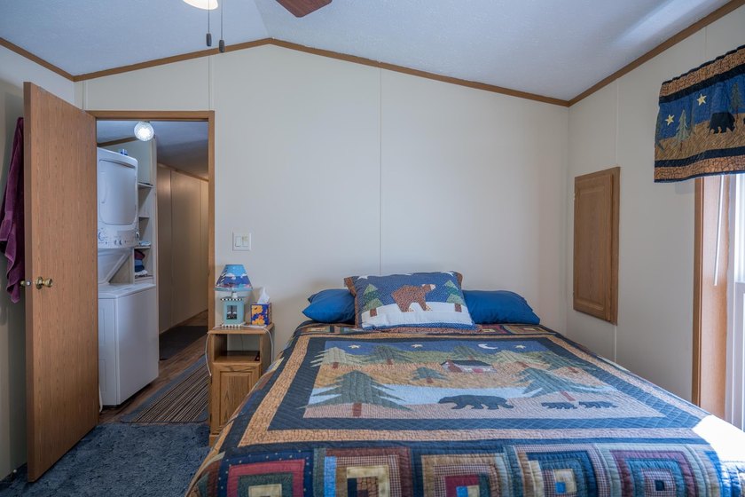 Lake living for an affordable price! This 14x80 Holly Park Home - photo 14