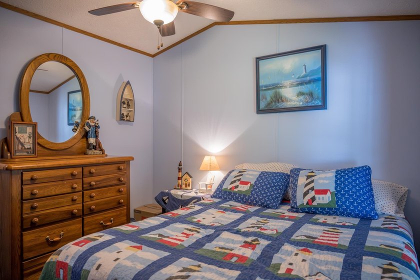 Lake living for an affordable price! This 14x80 Holly Park Home - photo 15
