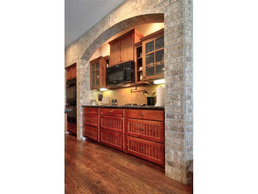 5.92 Acres with large custom home, in-ground pool, guest house - photo 16