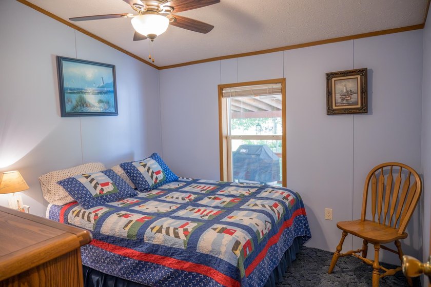 Lake living for an affordable price! This 14x80 Holly Park Home - photo 16