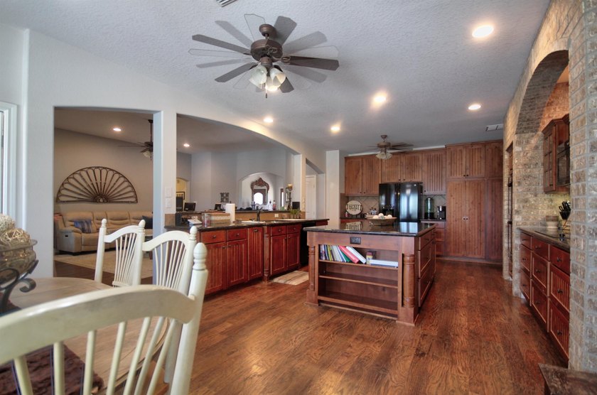 5.92 Acres with large custom home, in-ground pool, guest house - photo 17