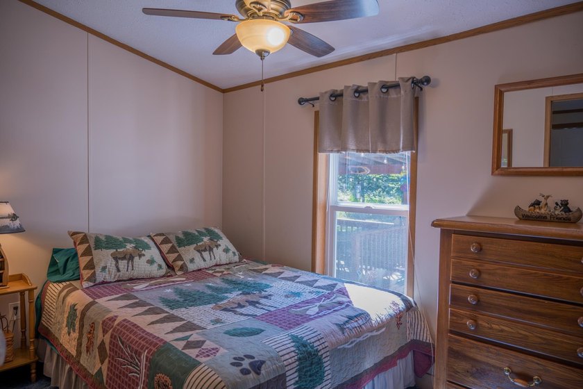 Lake living for an affordable price! This 14x80 Holly Park Home - photo 17