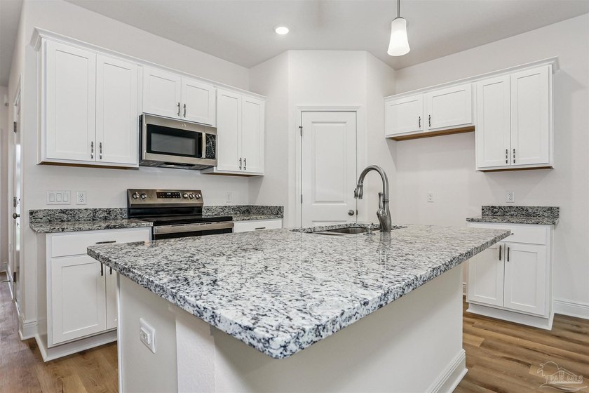 NEW CONSTRUCTION | MOVE-IN READY Step into low-maintenance - photo 2