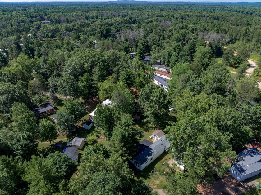 Lake living for an affordable price! This 14x80 Holly Park Home - photo 29
