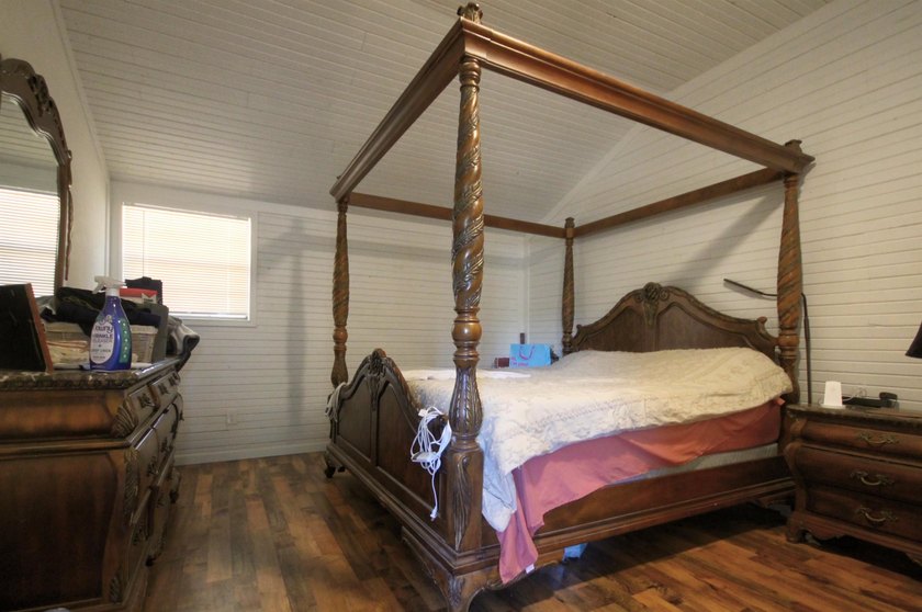 5.92 Acres with large custom home, in-ground pool, guest house - photo 40