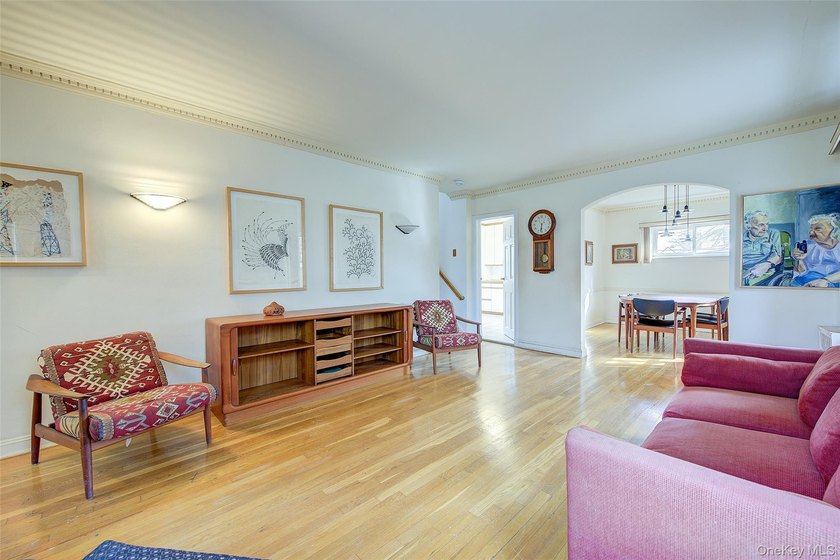 Welcome to this lovely 3 bed, 2 bath home located in the - photo 5