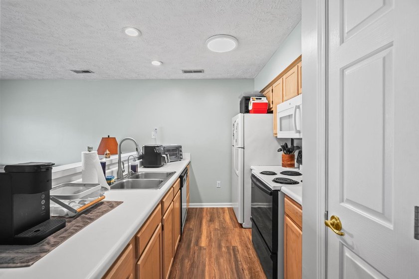 Welcome to 597 Blue River Court, a bright and well-maintained - photo 11