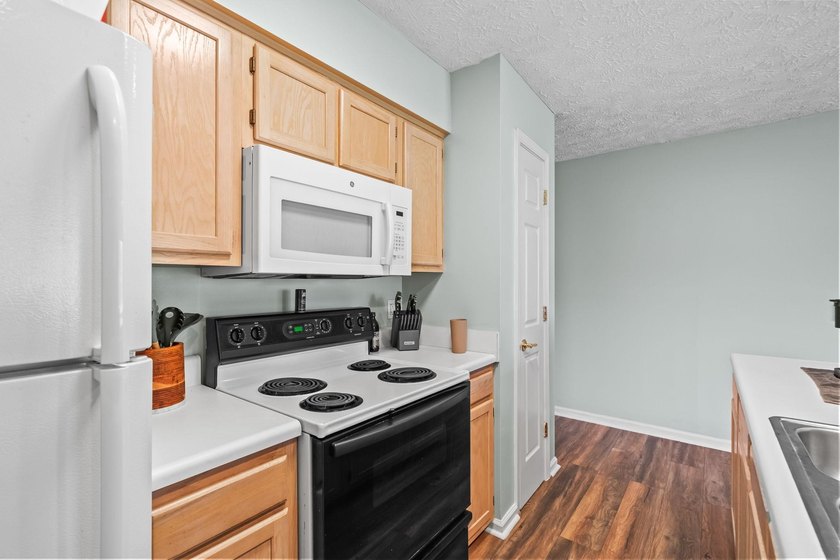Welcome to 597 Blue River Court, a bright and well-maintained - photo 12