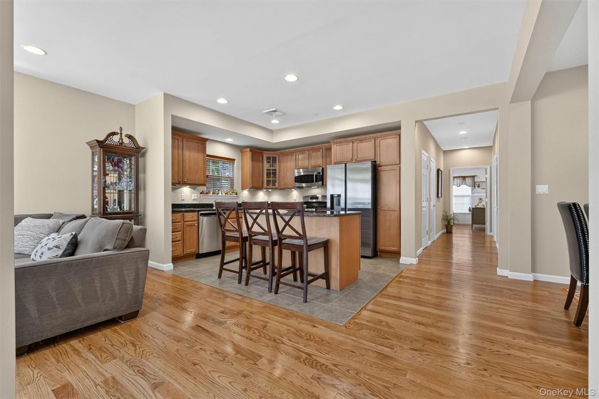The BEST unit in Stoneleigh Woods is a bright, first floor end - photo 14