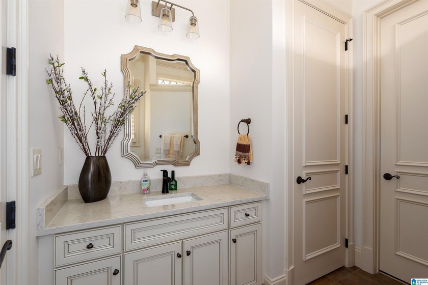 Immaculate Executive Home on No 6 Legacy Golf Course. Castle - photo 25
