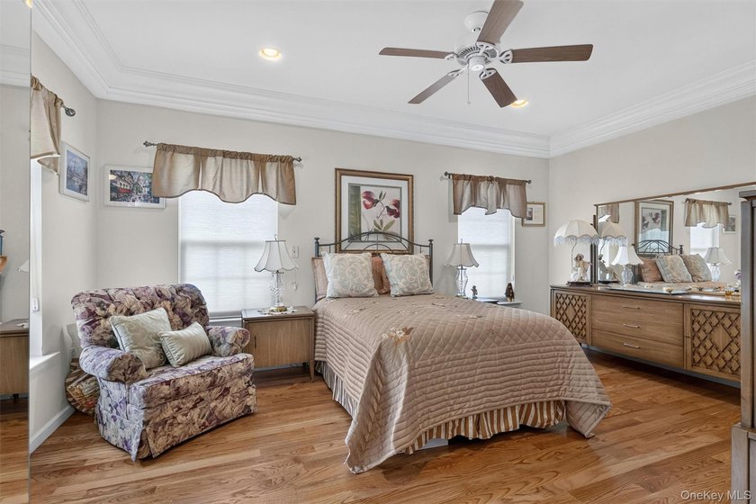 The BEST unit in Stoneleigh Woods is a bright, first floor end - photo 31