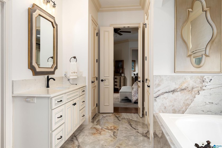 Immaculate Executive Home on No 6 Legacy Golf Course. Castle - photo 34