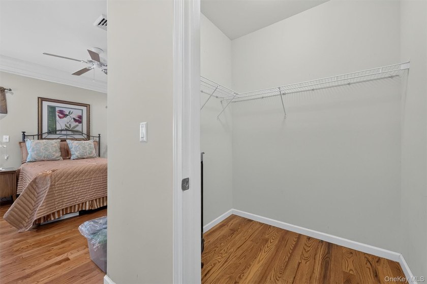 The BEST unit in Stoneleigh Woods is a bright, first floor end - photo 36