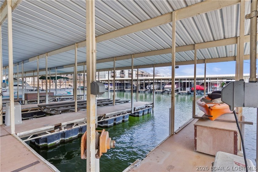 MAKE AN OFFER! Lakefront, professionally remodeled, and priced - photo 12